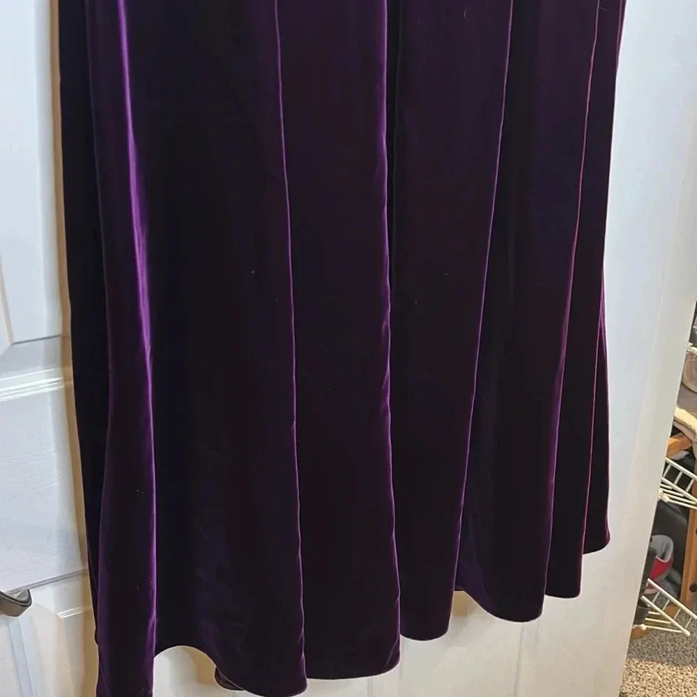 EUC DIOR women’s rich purple velvet skirt silk lined size 8us 40Fr mid length - Picture 3 of 10